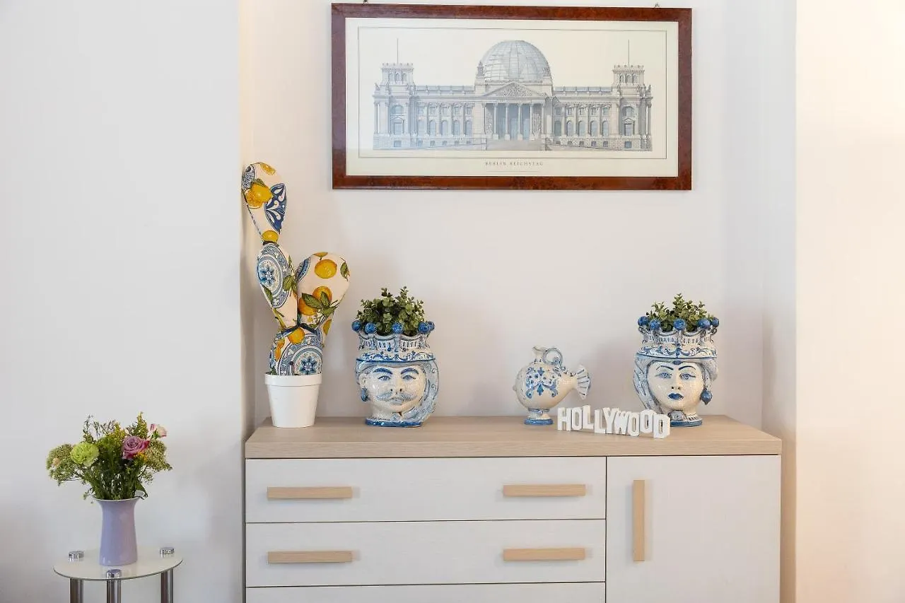 Amazing Via Del Babuino - Piazza Del Popolo Apartment Rome 0*,